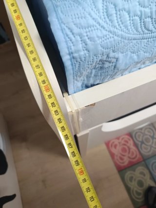 Cama nido con cajones, parte superior dañada