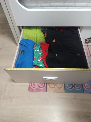 Cama nido con cajones, parte superior dañada
