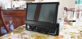 Radio Pantalla Extraíble con Mando