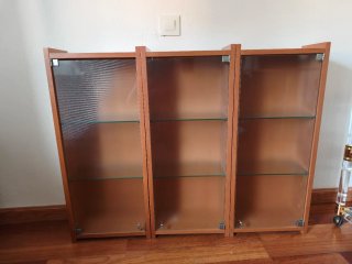 Armario de cristal y madera