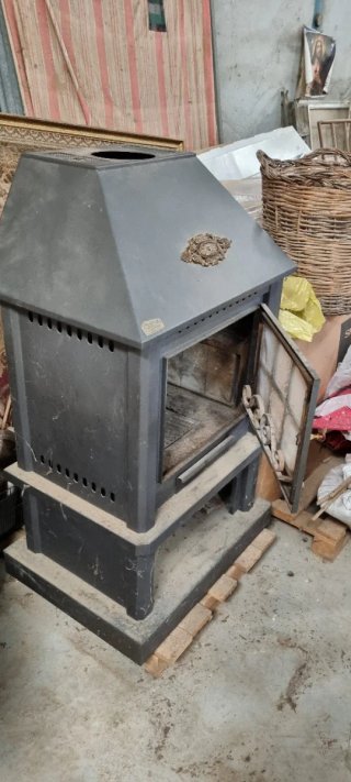 Estufa de leña metálica. Negociable