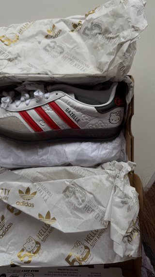 Zapatillas Adidas Gazelle Hello Kitty Rojas