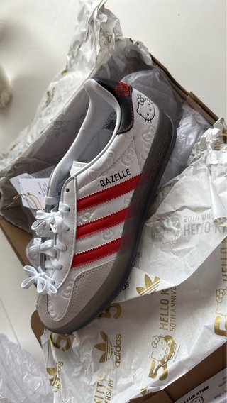 Zapatillas Adidas Gazelle Hello Kitty Rojas