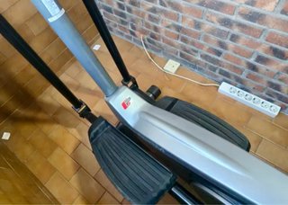Bicicleta Elíptica PRO FORM 225 CSE casi nueva.