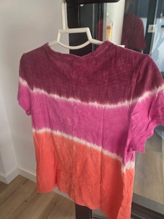 Camiseta GAP degradado rosa y naranja