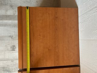 2 mesitas de noche de madera