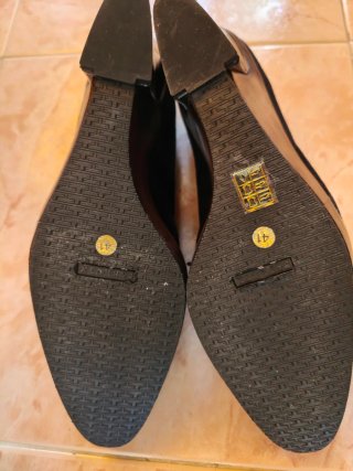 Elegante zapato negro.