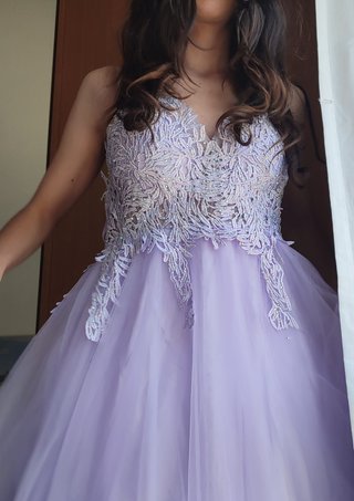 Vestido morado de encaje tul brillante