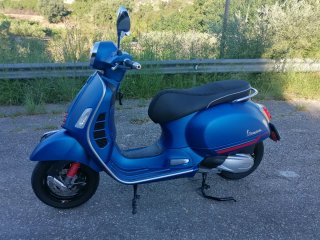 Vespa GTS 300 Super Sport Azul