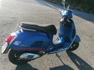 Vespa GTS 300 Super Sport Azul
