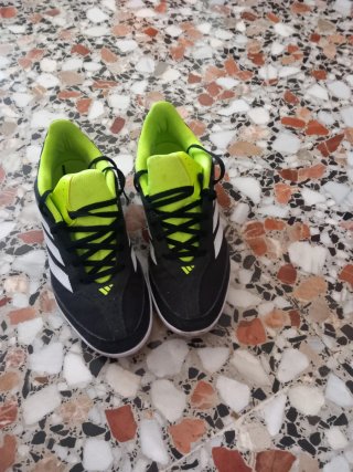 Deportivas Adidas Negras y Verdes Talla 43