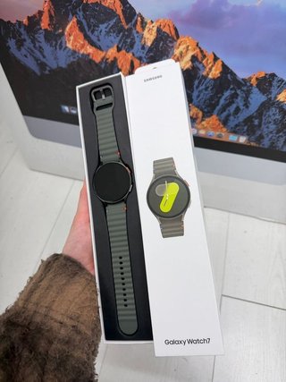 Samsung Galaxy Watch7 44MM en su caja