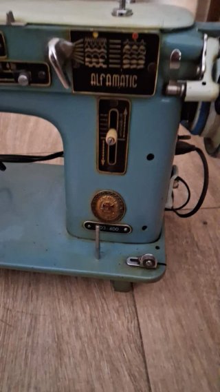 Máquina de coser Alfa azul