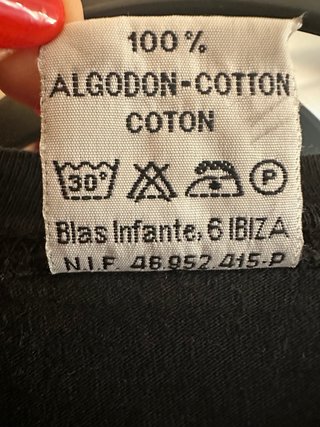Camiseta negra Ibiza con estampado de lagarto dora