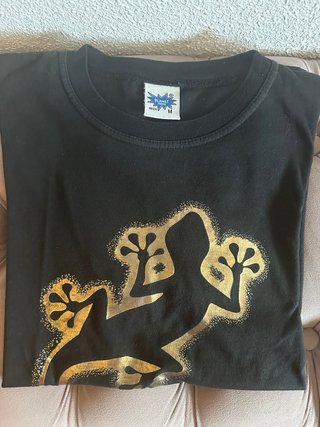 Camiseta negra Ibiza con estampado de lagarto dora