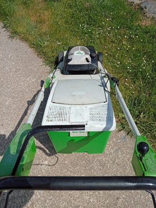Cortacésped Viking con tracción