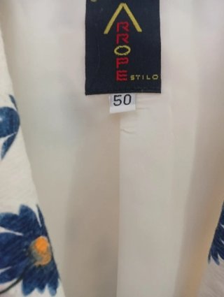 Chaqueta corta floral azul y blanco sin estrenar