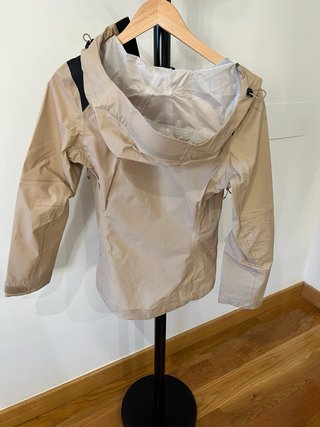 Chubasquero Ternua Arko Mujer Beige/Negro