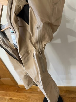 Chubasquero Ternua Arko Mujer Beige/Negro