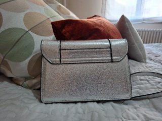 Bolso fiesta Stradivarius plateado