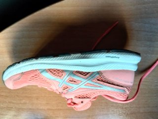 Zapatillas Asics rosas y blancas