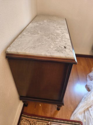 Cómoda clásica mármol y madera