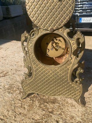 Bellissimo orologio antico in ottone