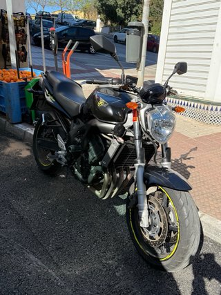 Yamaha FZ6 Naked Negra