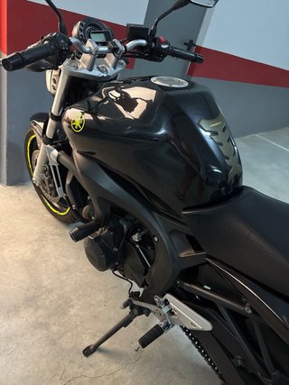 Yamaha FZ6 Naked Negra
