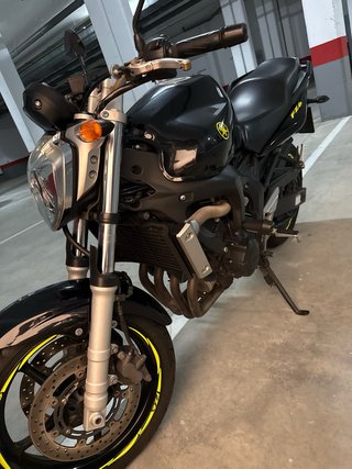 Yamaha FZ6 Naked Negra