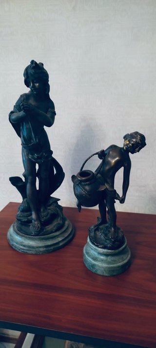 Figuras de Bronce: Niño y Niña