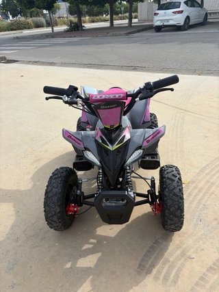 Miniquad electrico infantil gris y rosa