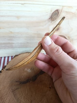 Cuchara de mesa de madera haya moteada