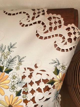 Tapete de mesa floral blanco