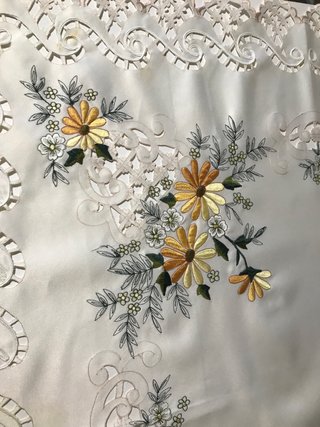 Tapete de mesa floral blanco