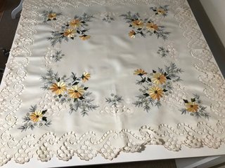 Tapete de mesa floral blanco
