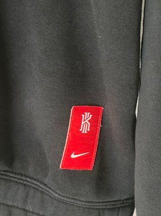 Felpa Nike Kyrie Nera con Tasca Zip Uomo M