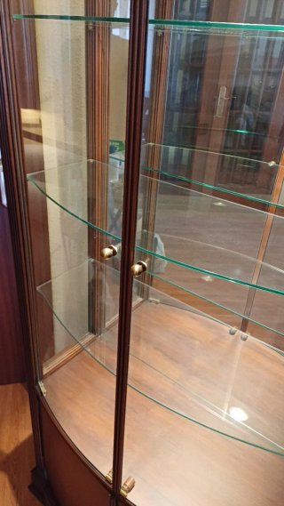 Vitrina Clásica Madera y Cristal con Iluminación