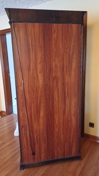 Vitrina Clásica Madera y Cristal con Iluminación