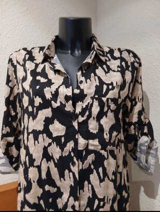 Vestido camisero estampado beige y negro