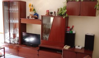 Mueble de comedor madera y cristal