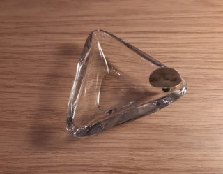 Cenicero triangular con patilla de plata