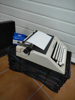 Máquina de escribir Olivetti Lettera 40