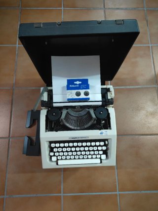 Máquina de escribir Olivetti Lettera 40