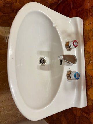 Lavabo Roca antiguo con grifos