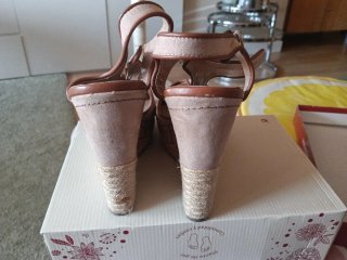 Sandalias MARYPAZ Beige y Marrón Tacon