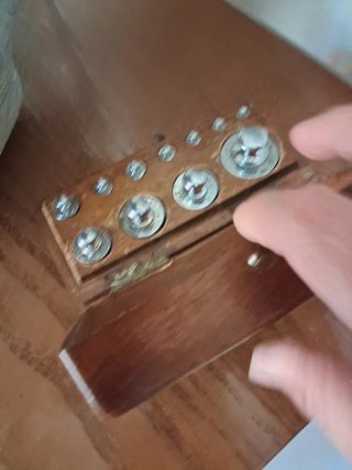 Antiguo juego de pesas de precisión