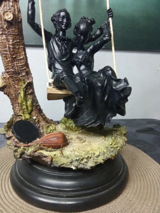 Figura cerámica pareja columpio grande 45cm