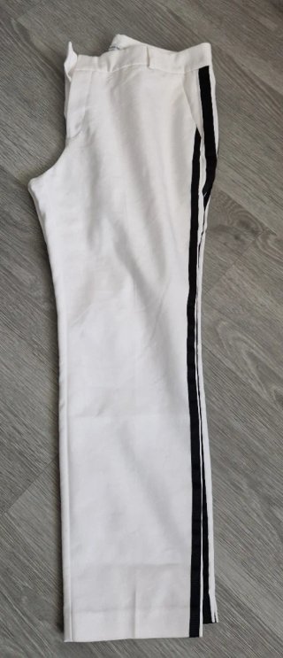 Pantalón elástico blanco con rayas
