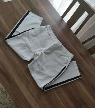 Pantalón elástico blanco con rayas